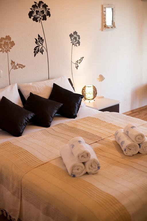 Apartments Mediterranea With Heated Pool Писак Екстериор снимка